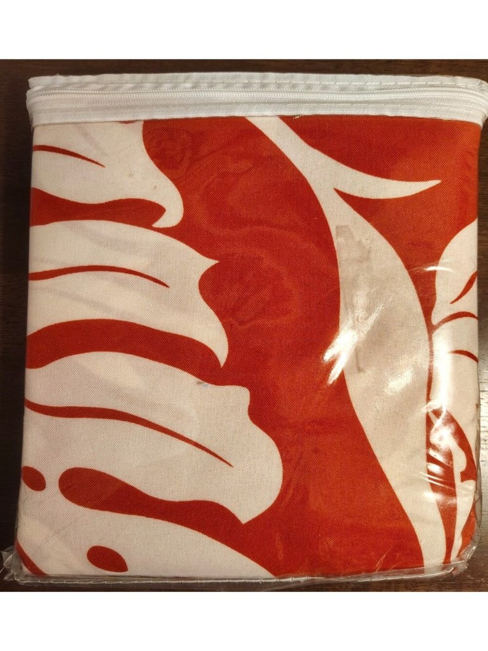 New Kauhale Living Hawaii Tablecloth Red & White Floral Tropical 60" Square READ - Picture 3 of 3
